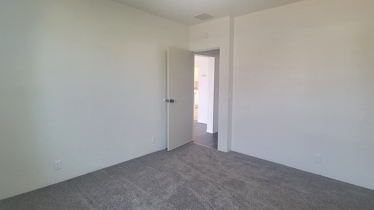 605 W 1st Ave #605W1stAVE - Photo 4 of 13