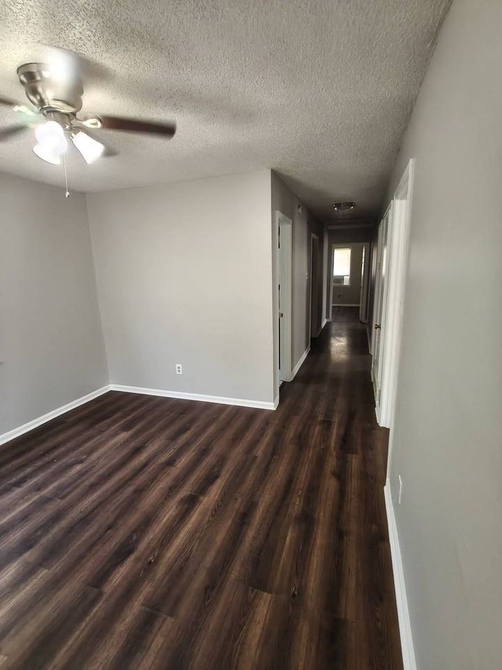 1620 Pennsylvania St - Photo 2 of 8