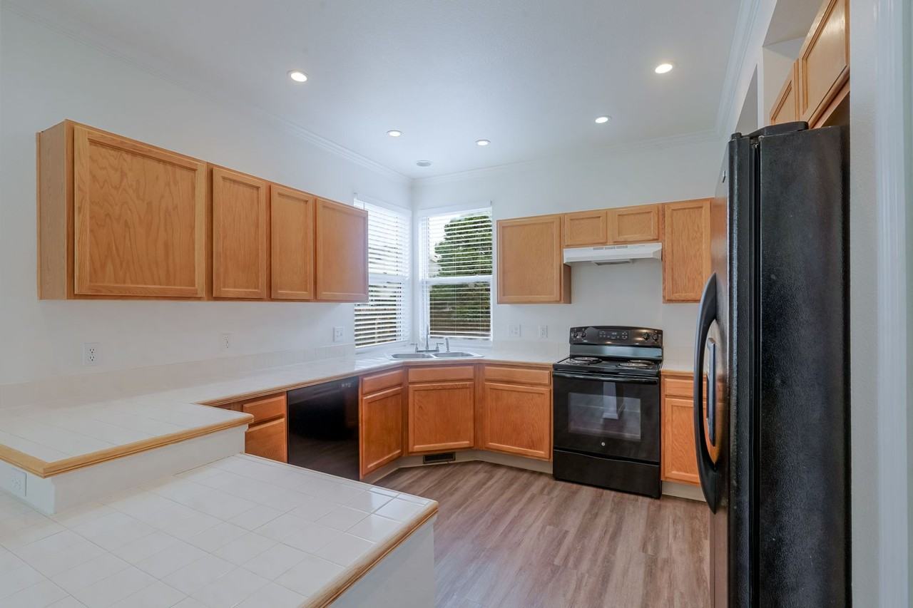 8302 Cooper River Dr - Photo 7 of 33