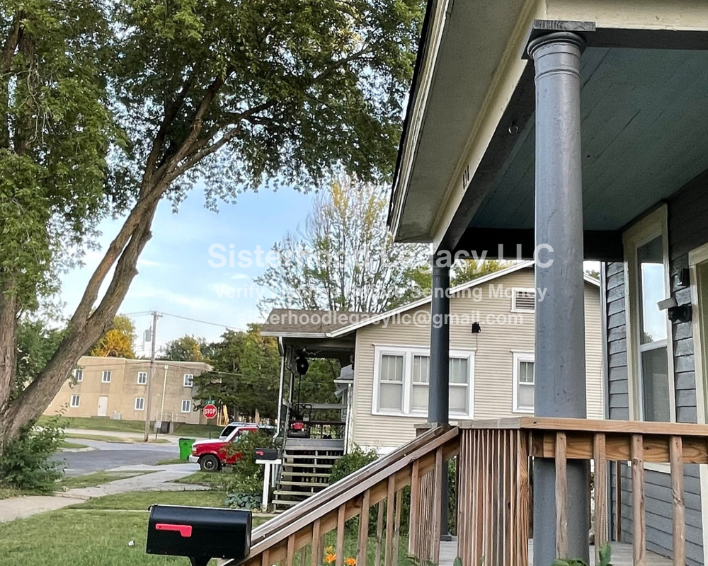 838 S Oak St - Photo 3 of 22