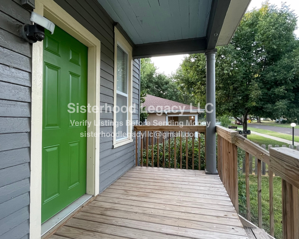 838 S Oak St - Photo 4 of 22