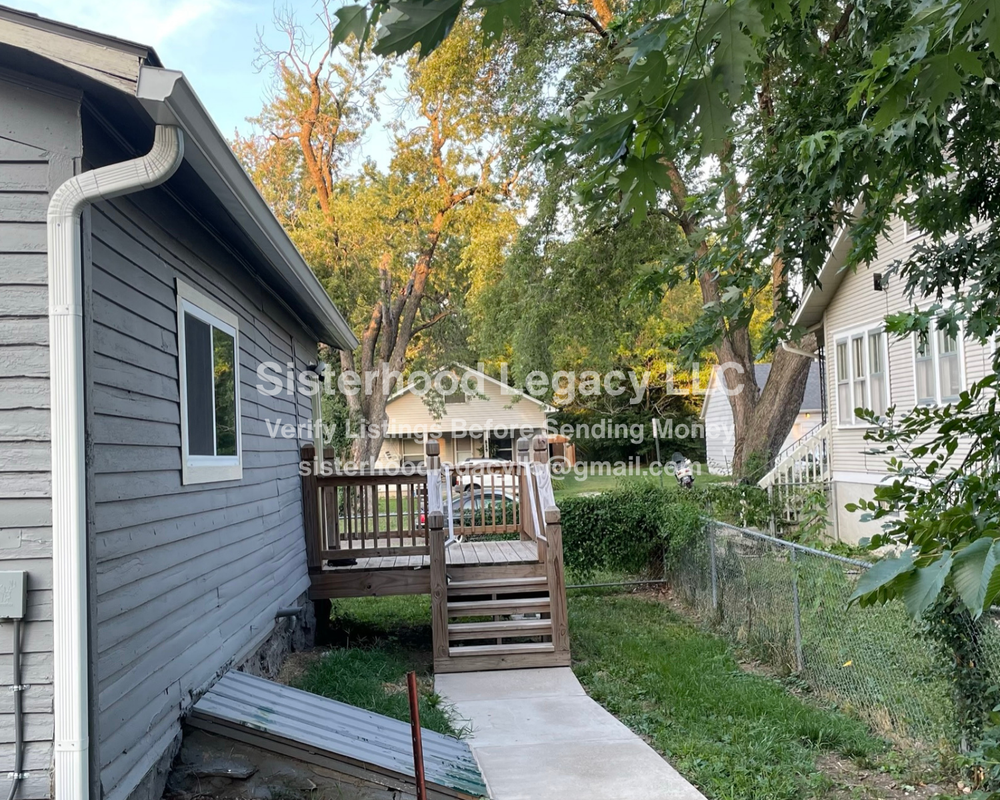 838 S Oak St - Photo 6 of 22