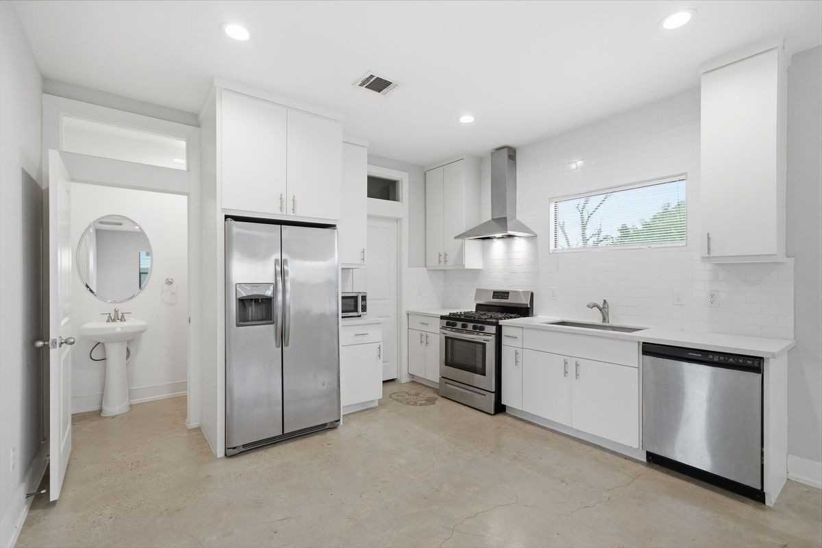 603 Edgewood St - Photo 3 of 20