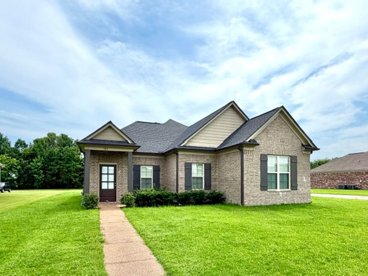 305 Azalea Dr - Photo 2 of 11