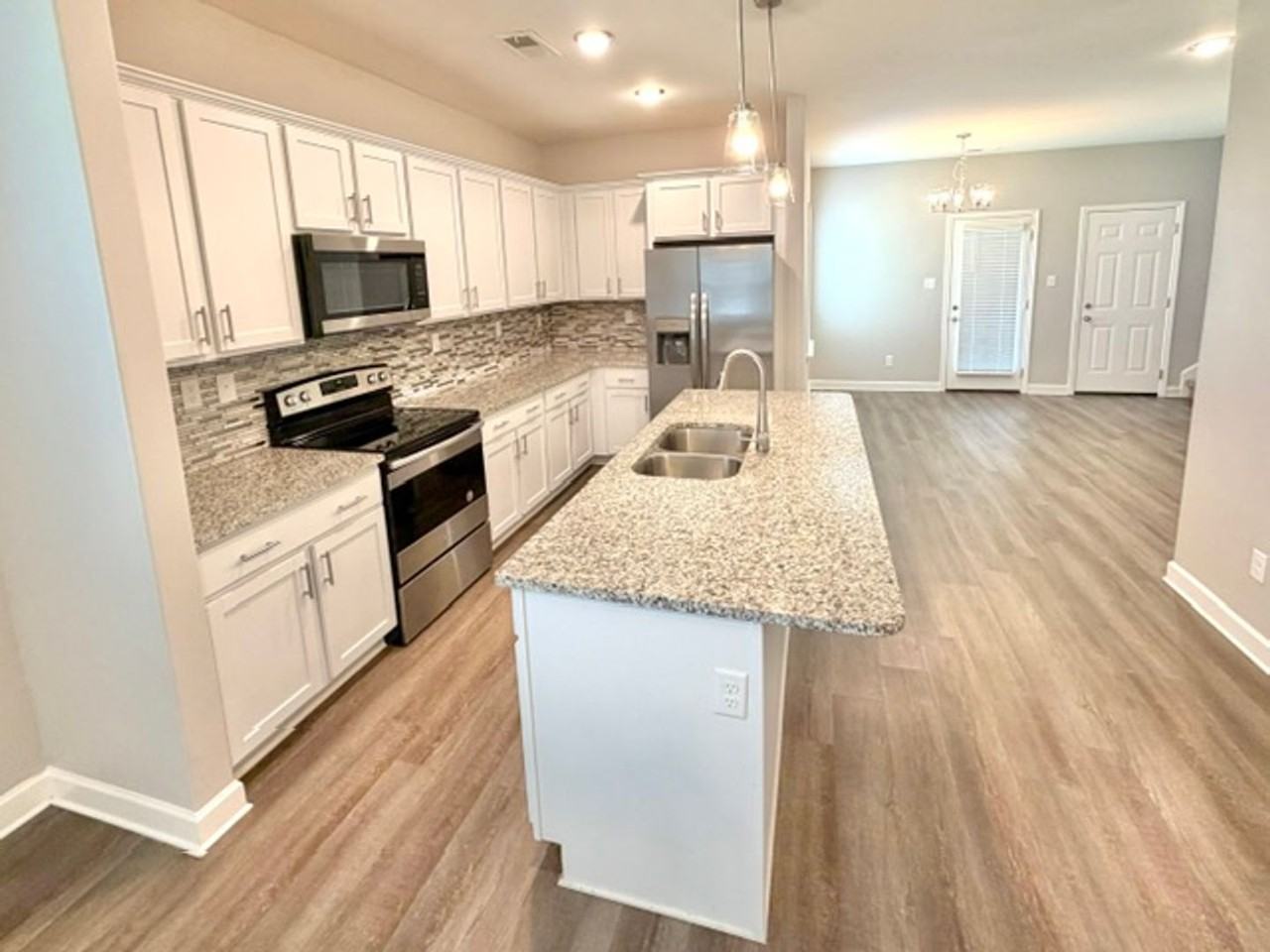 305 Azalea Dr - Photo 4 of 11