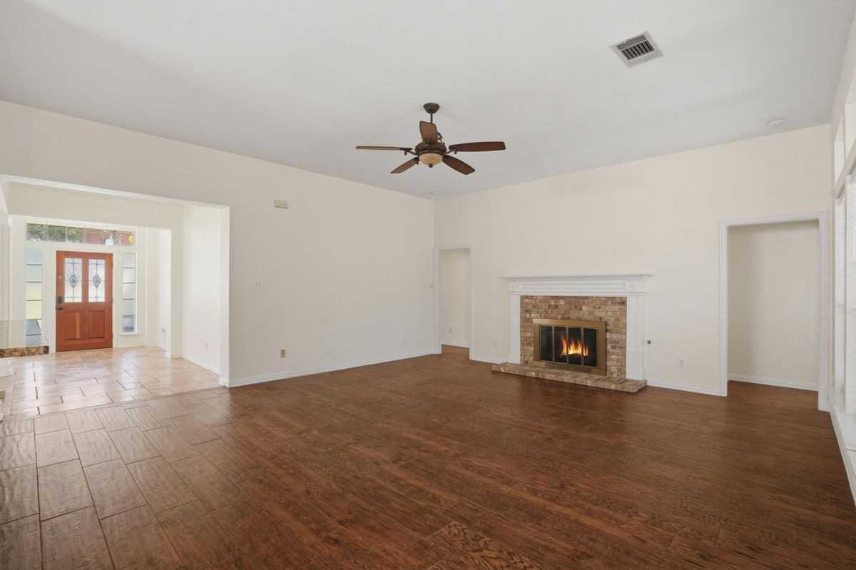 6613 Barclay Ln - Photo 5 of 40
