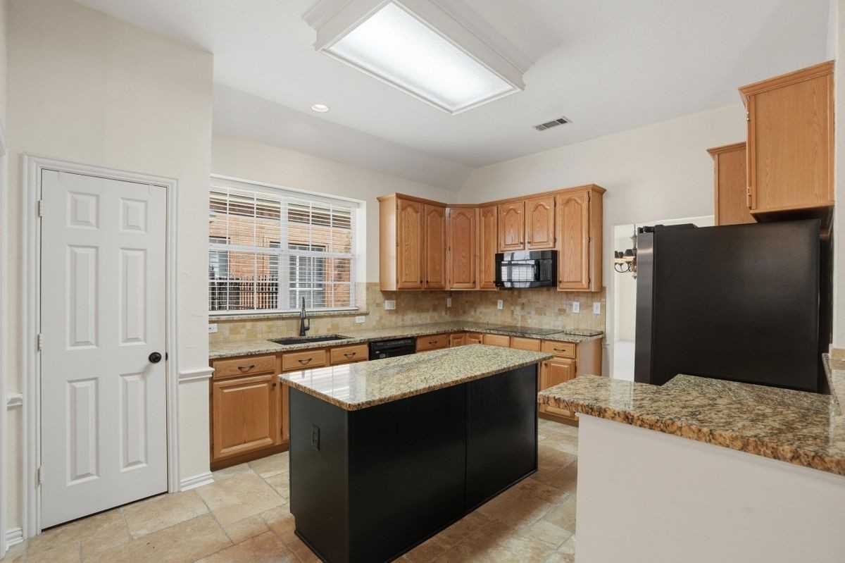 6613 Barclay Ln - Photo 7 of 40