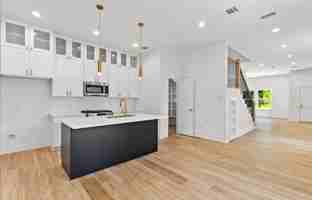 featured image of 8323 Observatory St