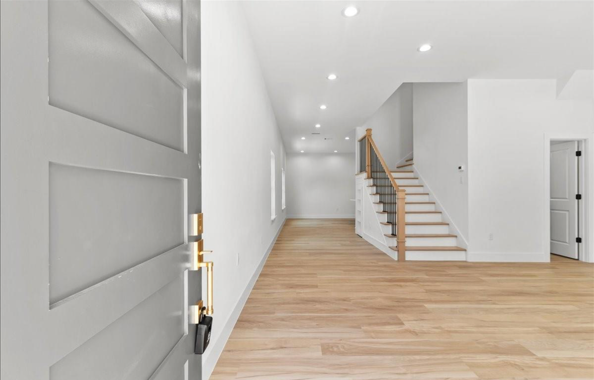 8323 Observatory St - Photo 3 of 15
