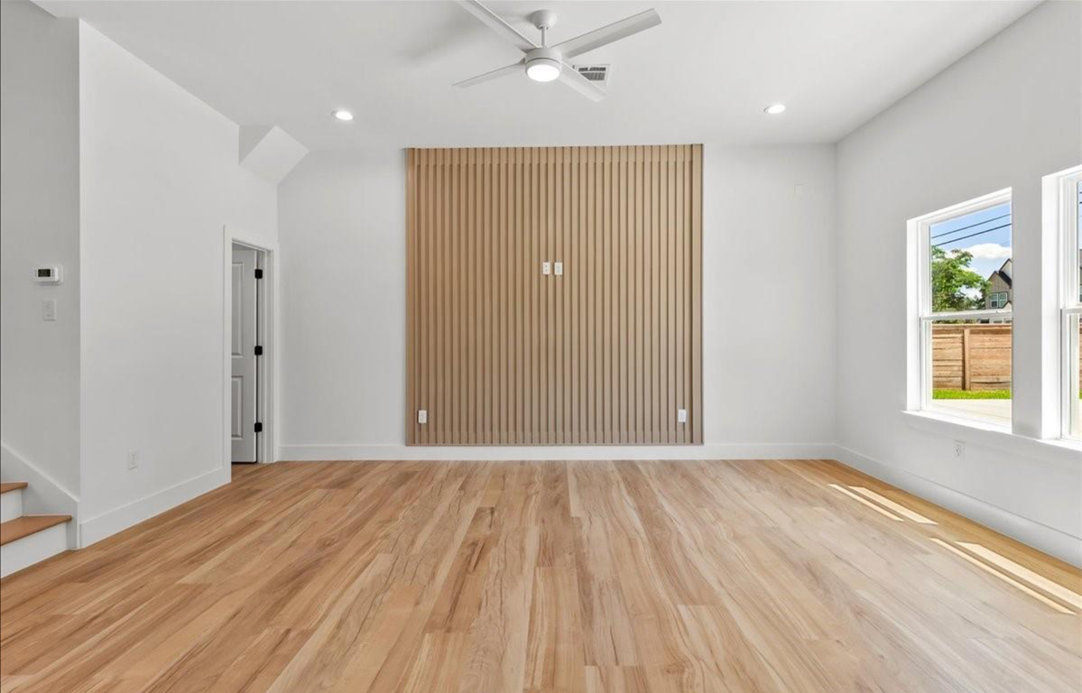 8323 Observatory St - Photo 4 of 15