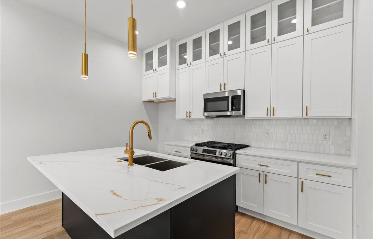 8323 Observatory St - Photo 5 of 15