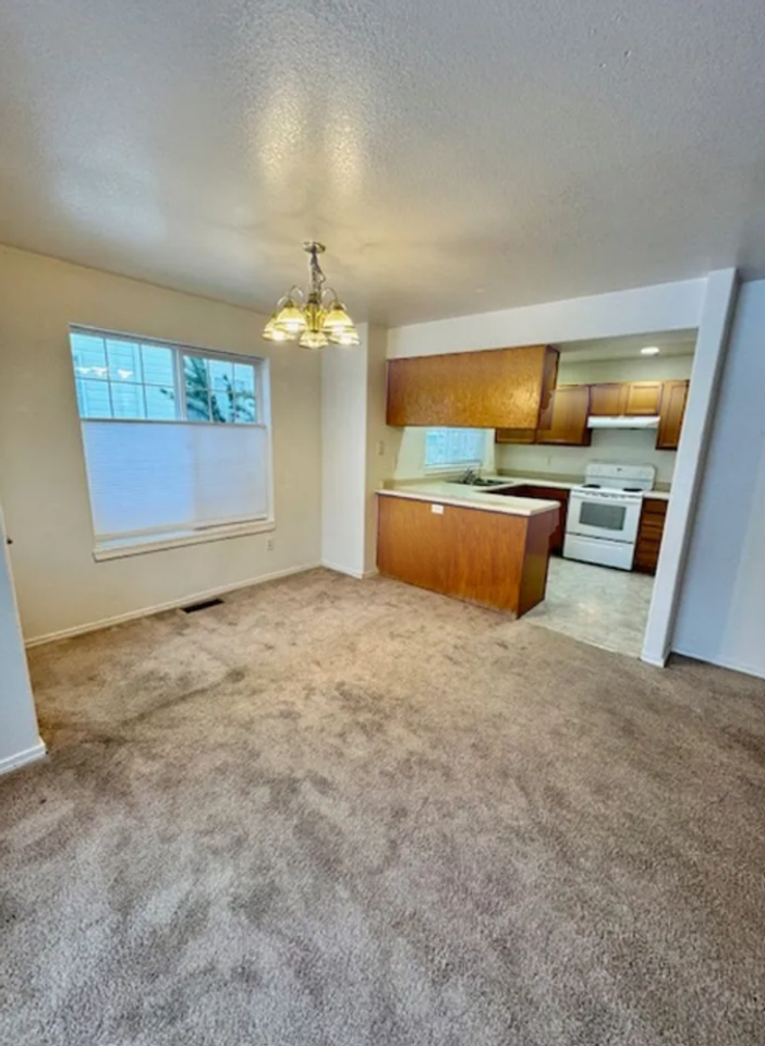 2962 W Villard St - Photo 2 of 11