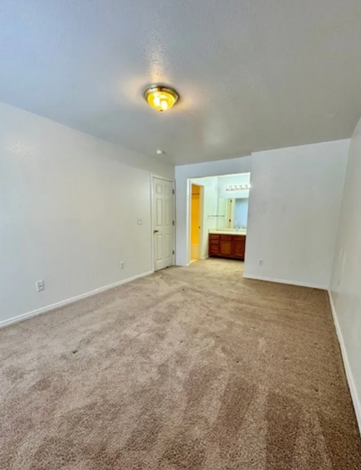 2962 W Villard St - Photo 4 of 11
