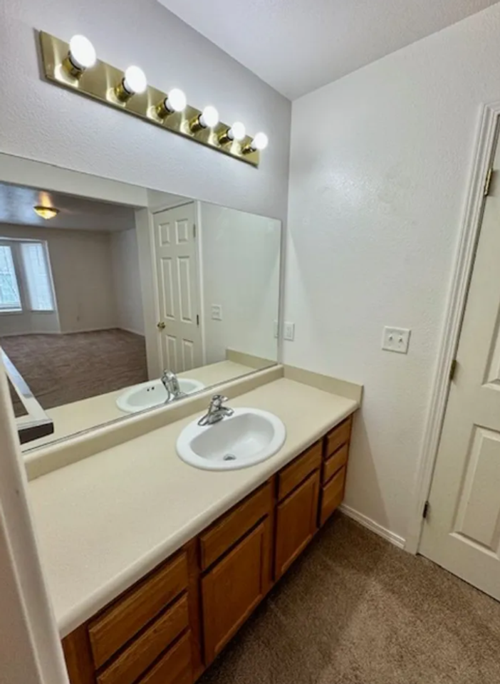 2962 W Villard St - Photo 7 of 11