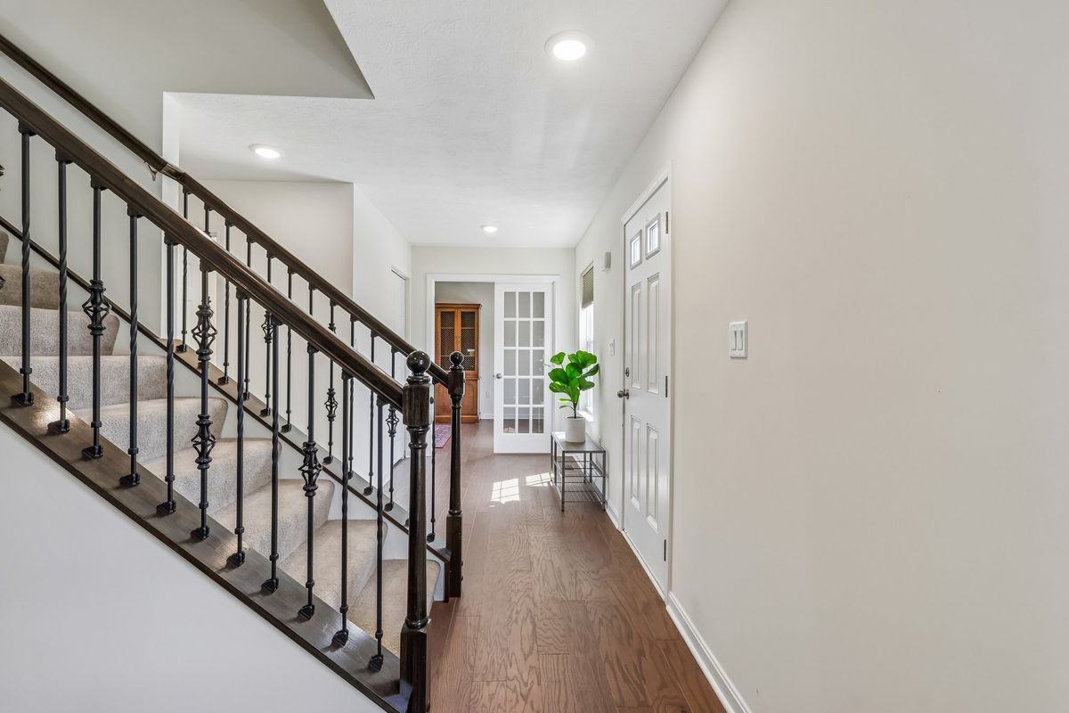 1105 Deerfield Dr - Photo 3 of 41