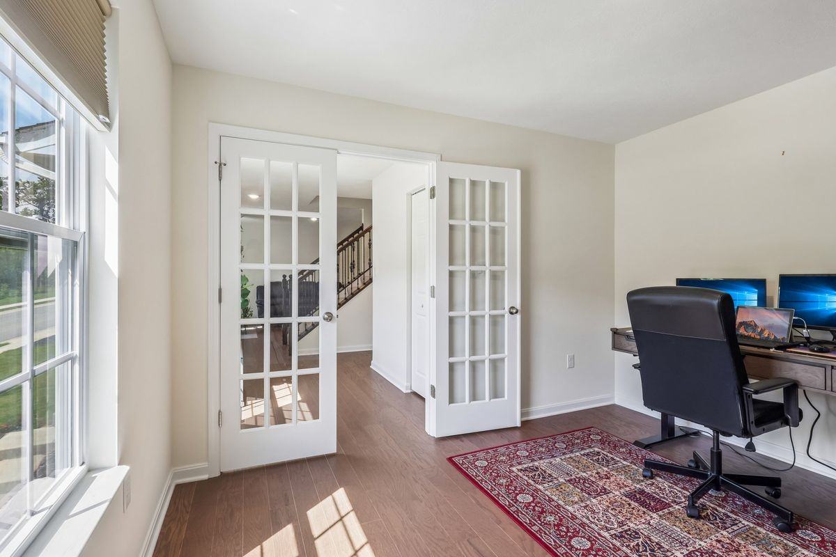1105 Deerfield Dr - Photo 5 of 41
