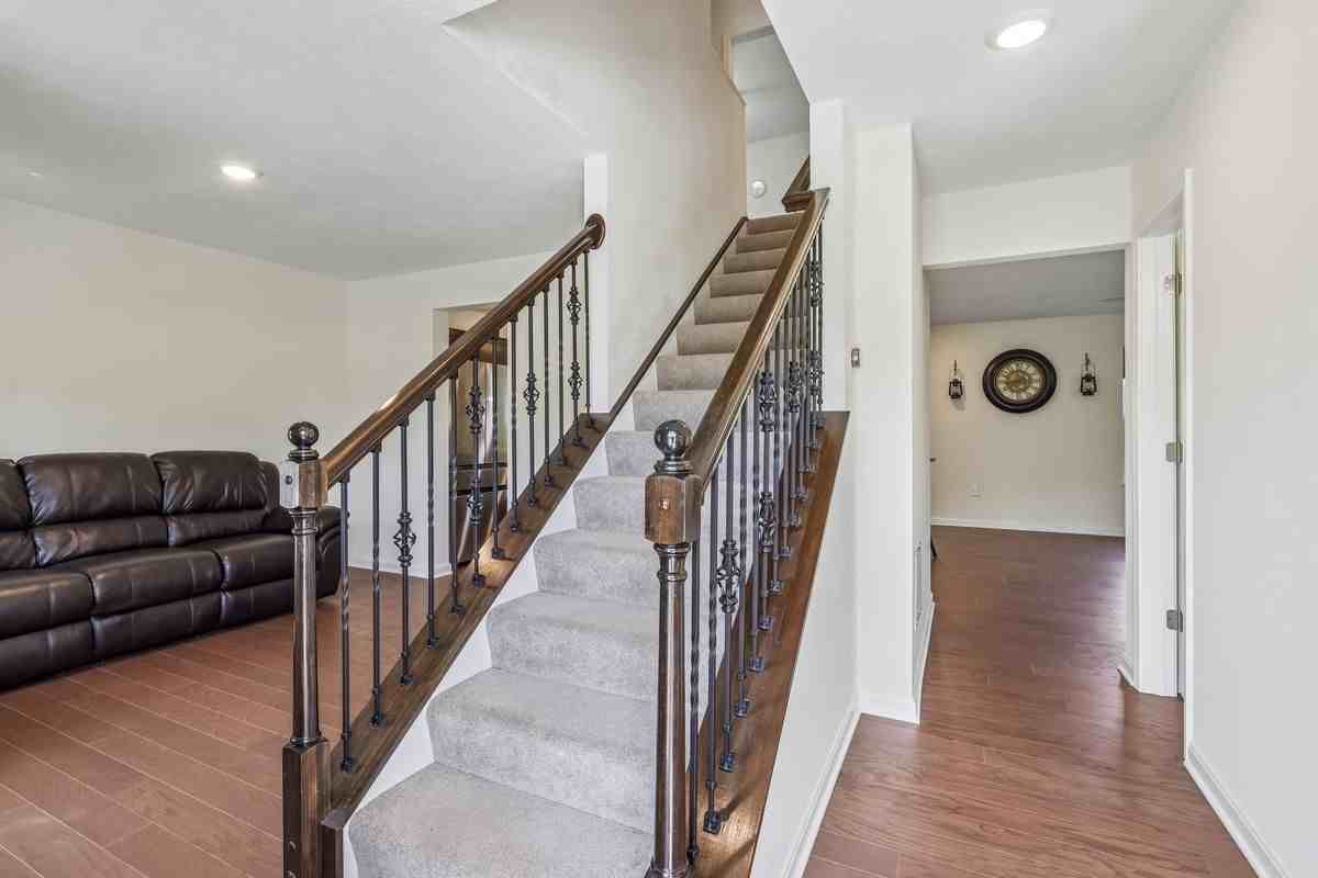 1105 Deerfield Dr - Photo 7 of 41