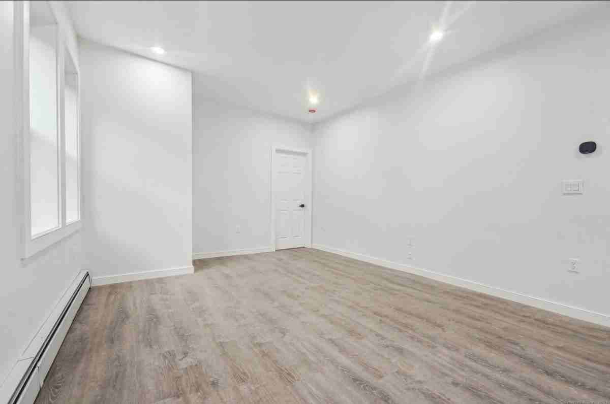 208210 Magnolia St - Photo 3 of 4