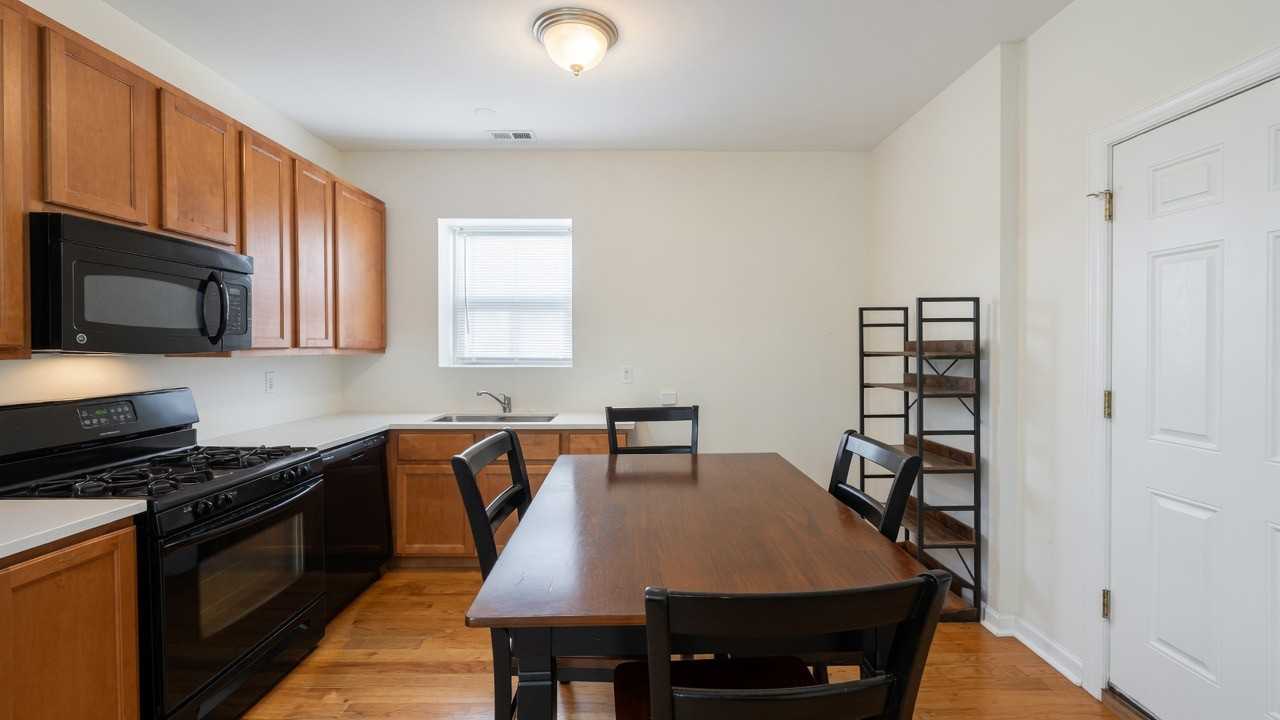 3354 W Wilson Ave #2S - Photo 2 of 8