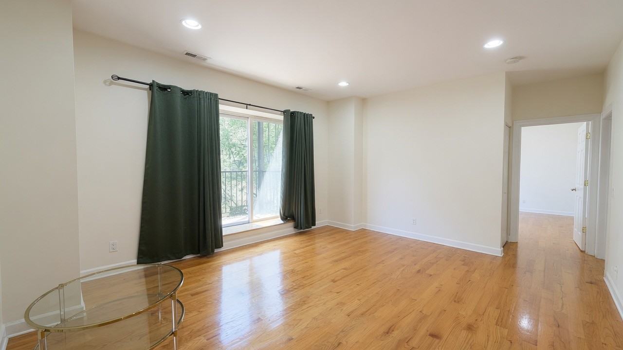 3354 W Wilson Ave #2S - Photo 3 of 8