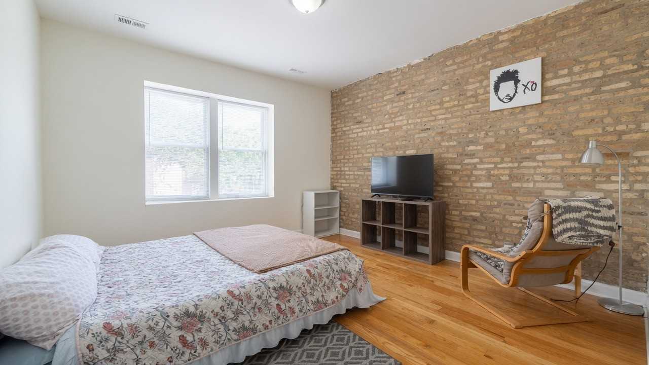 3354 W Wilson Ave #2S - Photo 5 of 8