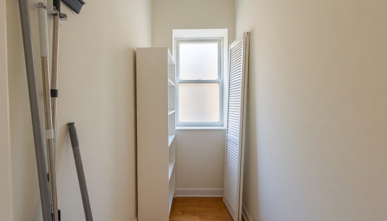 3354 W Wilson Ave #2S - Photo 6 of 8