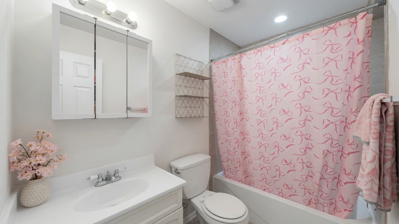 3354 W Wilson Ave #2S - Photo 7 of 8