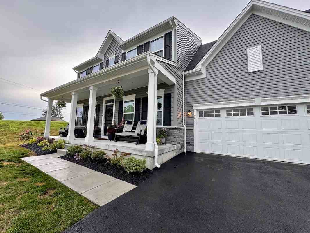 203 Braeburn Dr - Photo 2 of 46