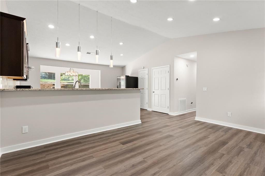 2050 Shaffer Rd - Photo 4 of 27