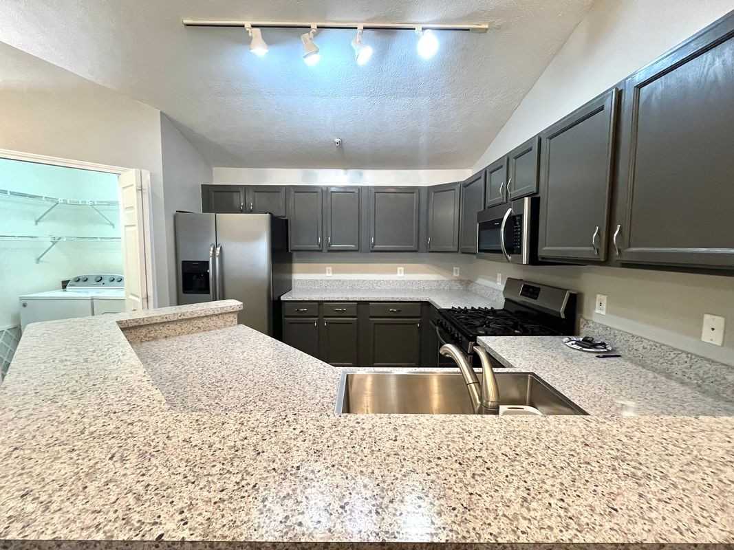 4417 Inverness St - Photo 3 of 20