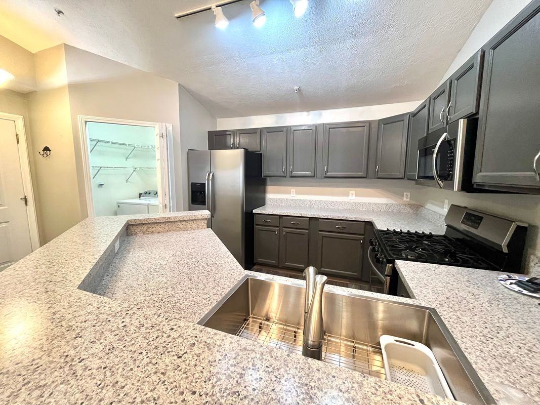 4417 Inverness St - Photo 4 of 20