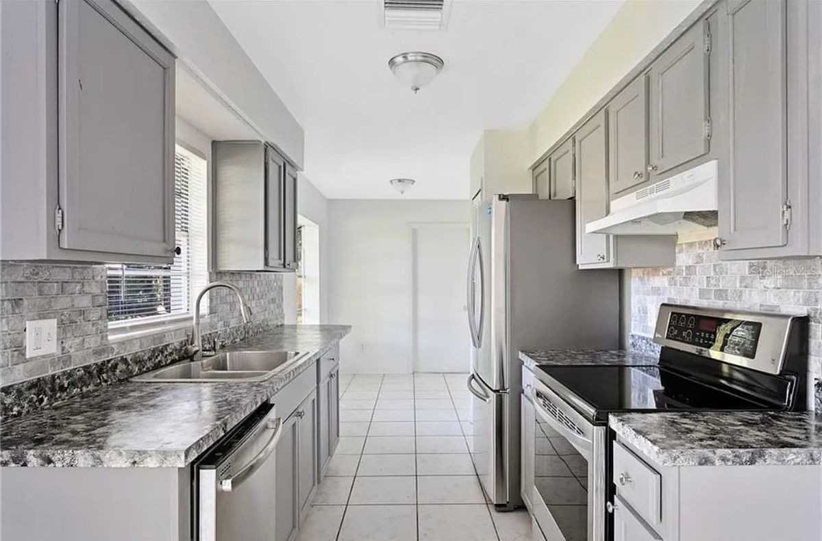 5669 Moat Ct - Photo 5 of 7
