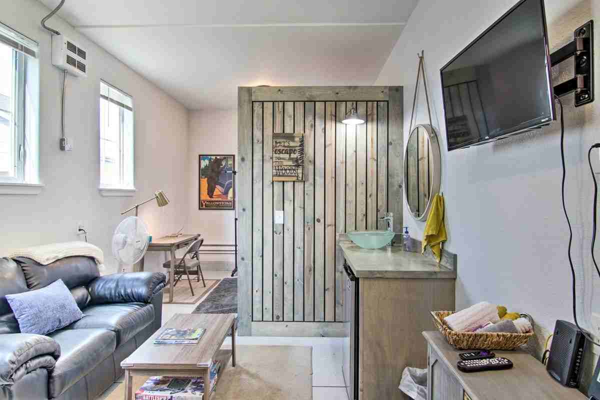 4208 Benepe St ##B - Photo 4 of 34