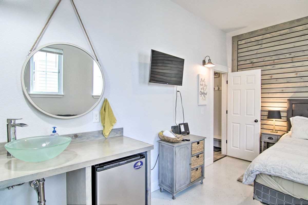 4208 Benepe St ##B - Photo 5 of 34