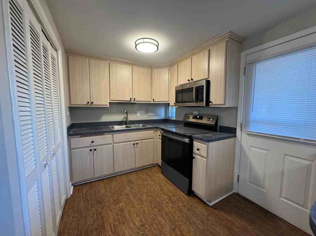 3820 Forest Ave - Photo 3 of 8