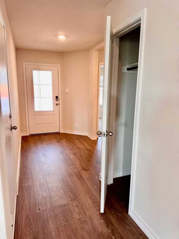 204 Steele Harbor ST - Photo 3 of 33