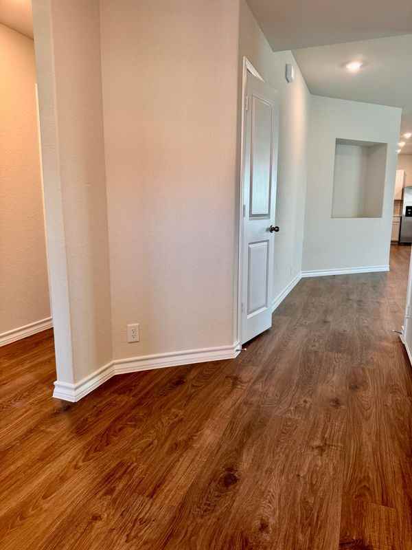 204 Steele Harbor ST - Photo 4 of 33