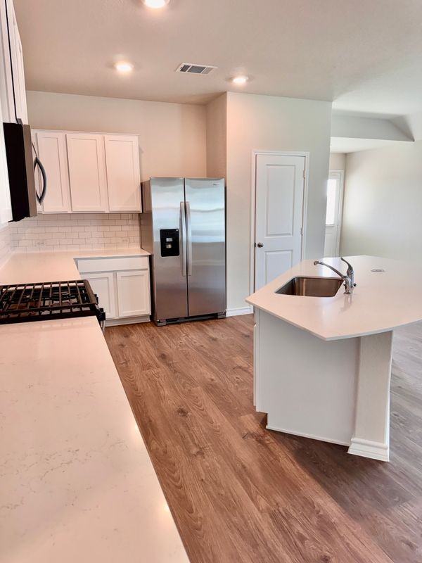 204 Steele Harbor ST - Photo 7 of 33