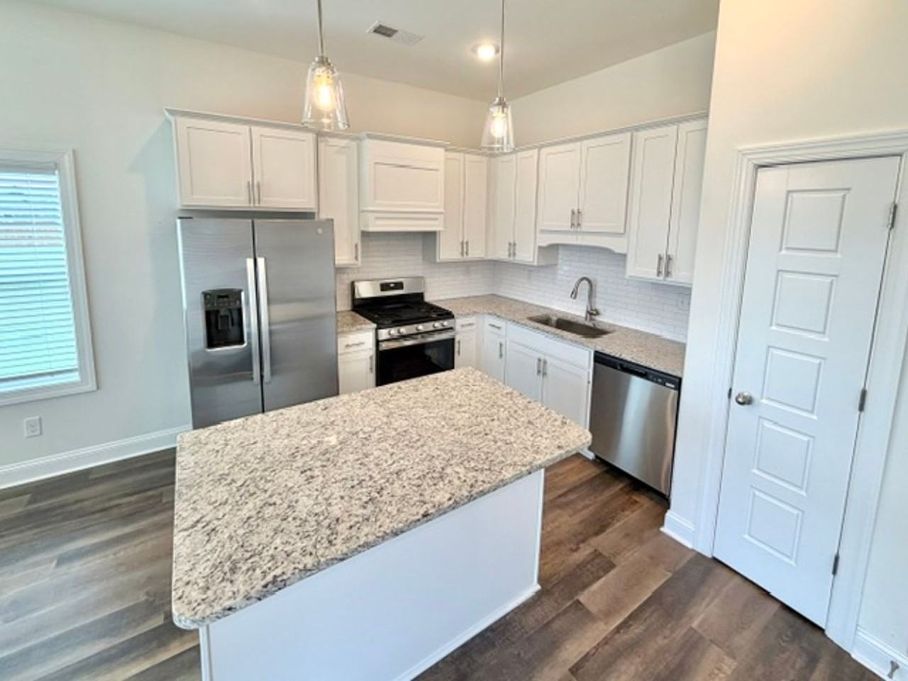5317 Aylesbury Ln - Photo 3 of 12