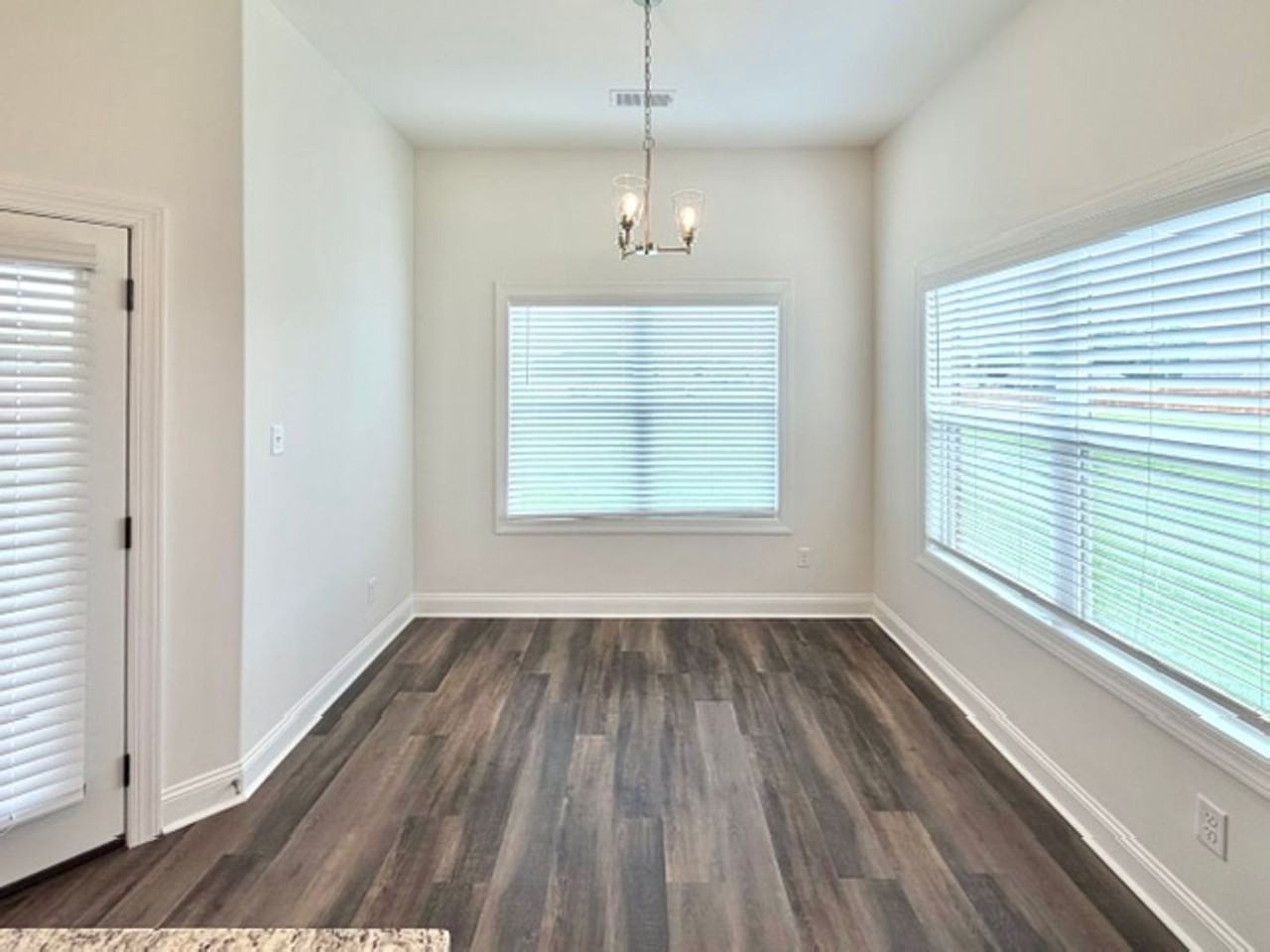 5317 Aylesbury Ln - Photo 4 of 12