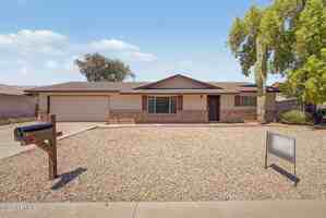 featured image of 1324 W 12th St