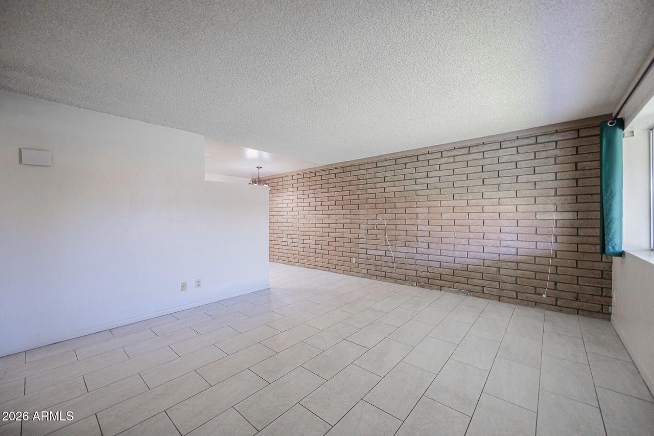 2219 W Morten Ave #3 - Photo 5 of 15