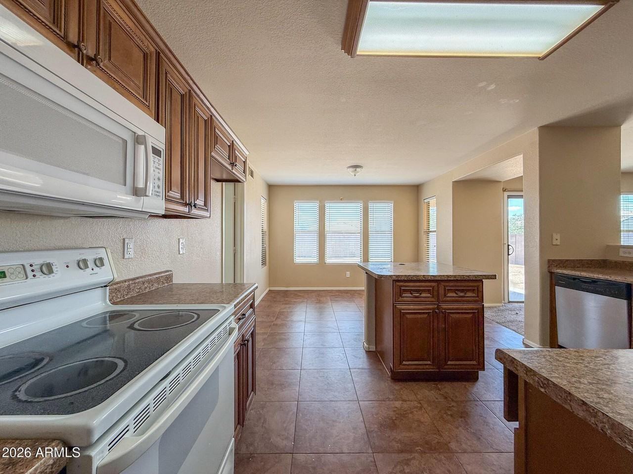 583 W Racine Loop - Photo 6 of 37