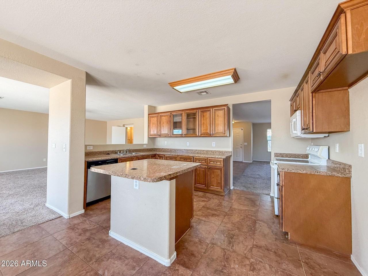583 W Racine Loop - Photo 7 of 37