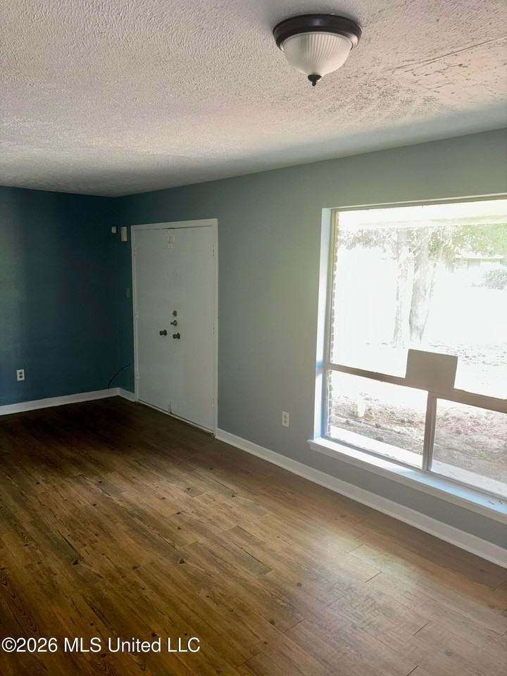 6663 Abraham Lincoln Dr - Photo 3 of 7