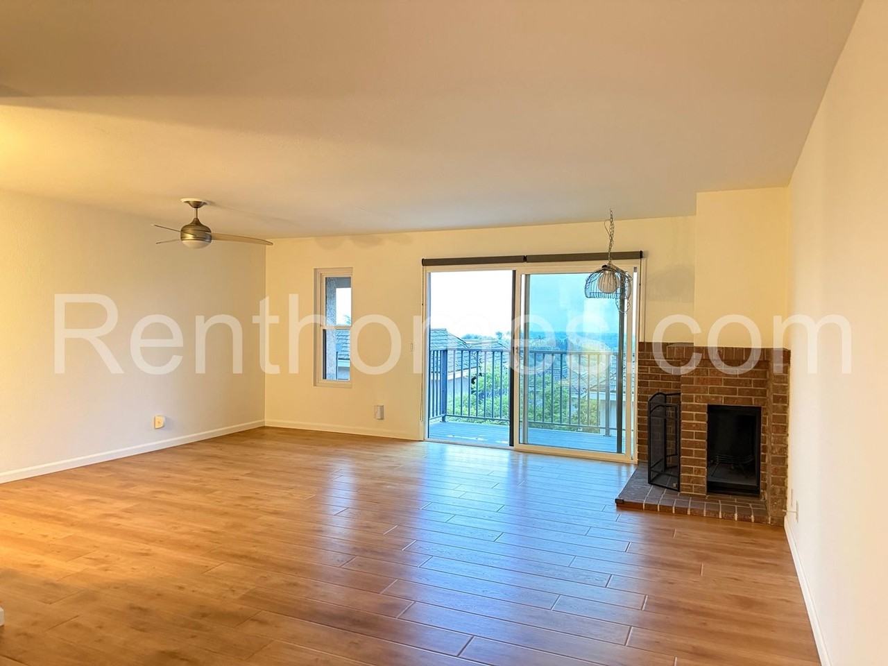 3745 Balboa Ter Unit C - Photo 4 of 29