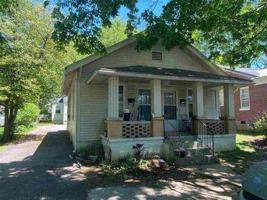 featured image of 103 E Cherry St
