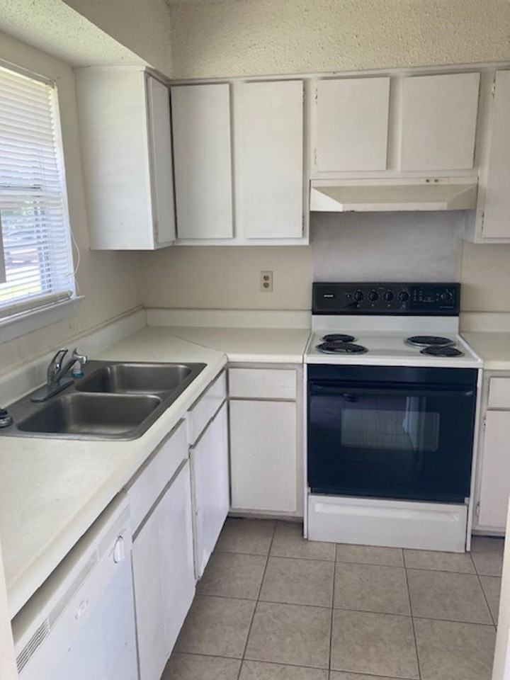 Broad Avenue Apartments - Photo 4 of 10