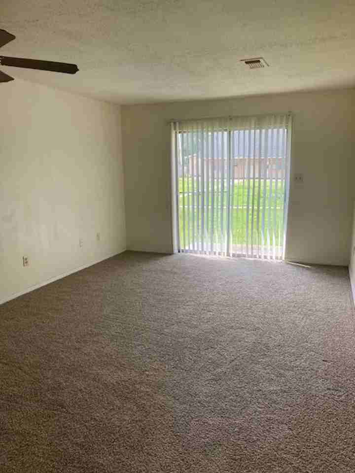 Broad Avenue Apartments - Photo 5 of 10