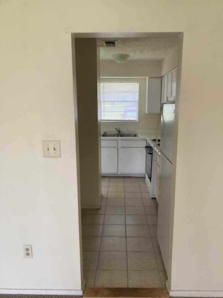Broad Avenue Apartments - Photo 6 of 10